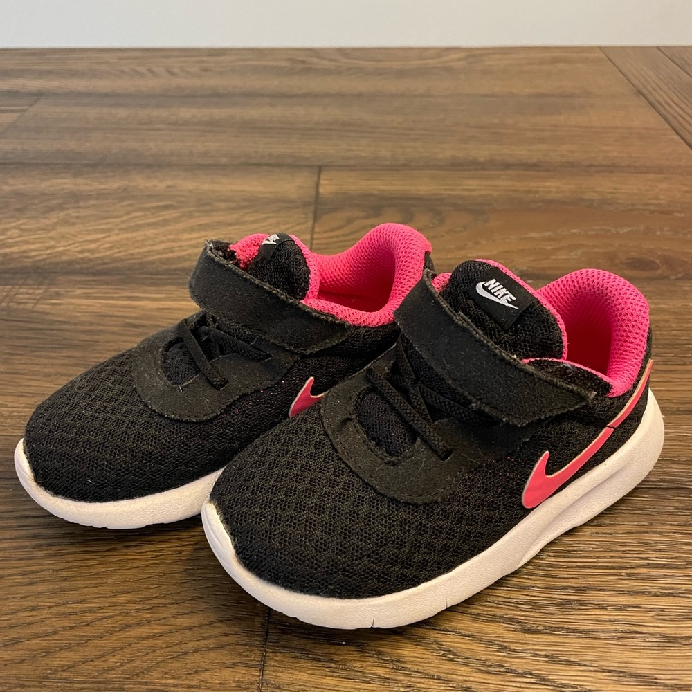 Nike Tennis Shoes